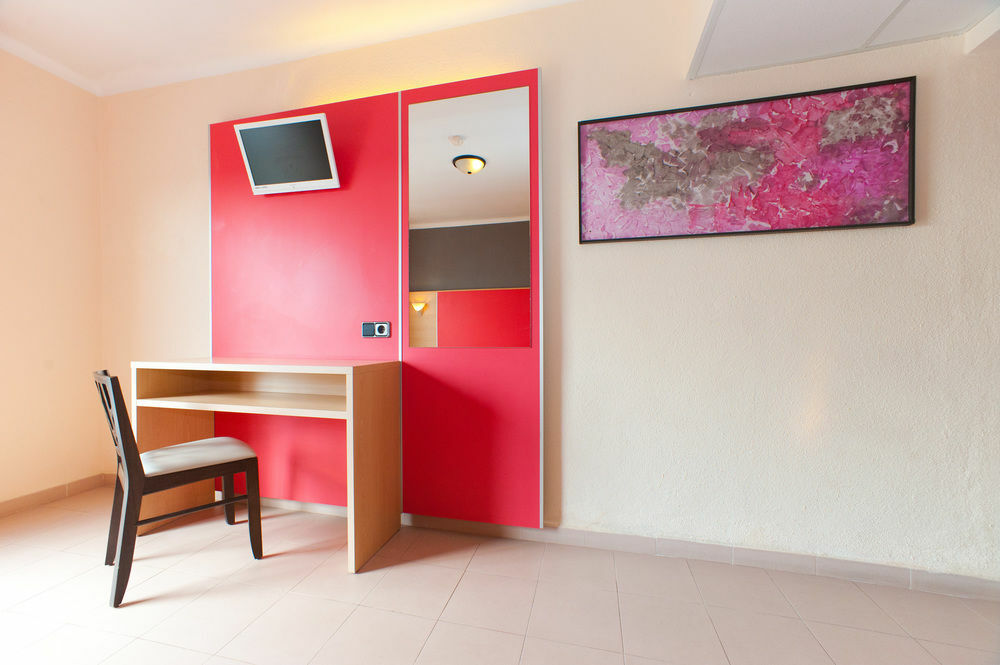 The Red Hotel By Ibiza Feeling - Adults Only Sant Antoni de Portmany Dış mekan fotoğraf