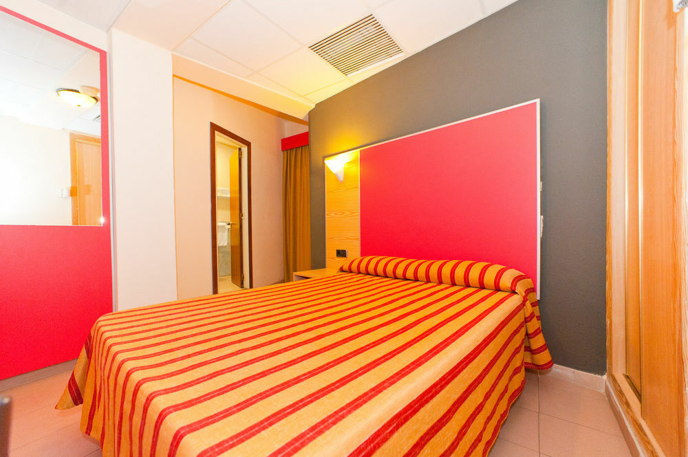 The Red Hotel By Ibiza Feeling - Adults Only Sant Antoni de Portmany Dış mekan fotoğraf