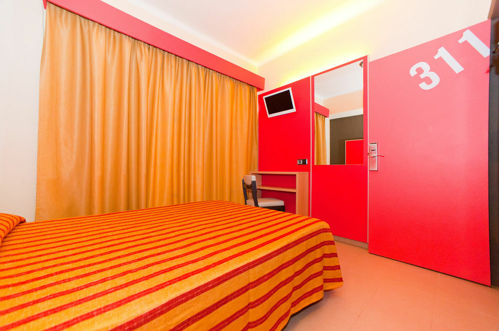 The Red Hotel By Ibiza Feeling - Adults Only Sant Antoni de Portmany Dış mekan fotoğraf