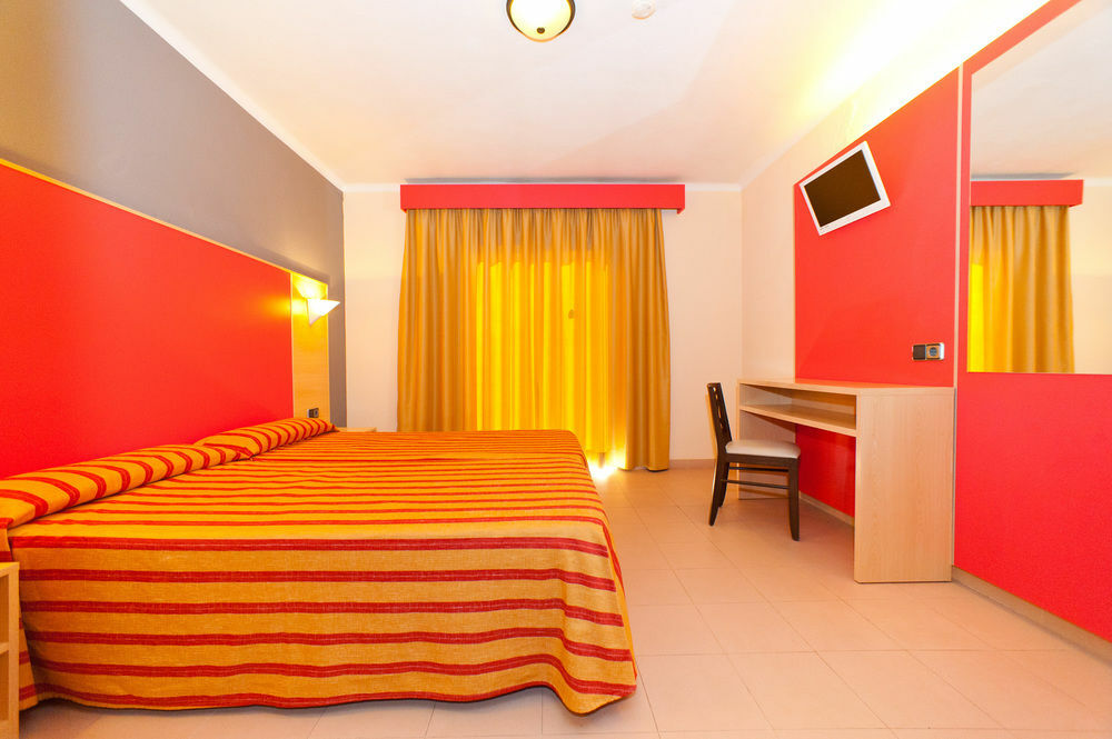 The Red Hotel By Ibiza Feeling - Adults Only Sant Antoni de Portmany Dış mekan fotoğraf