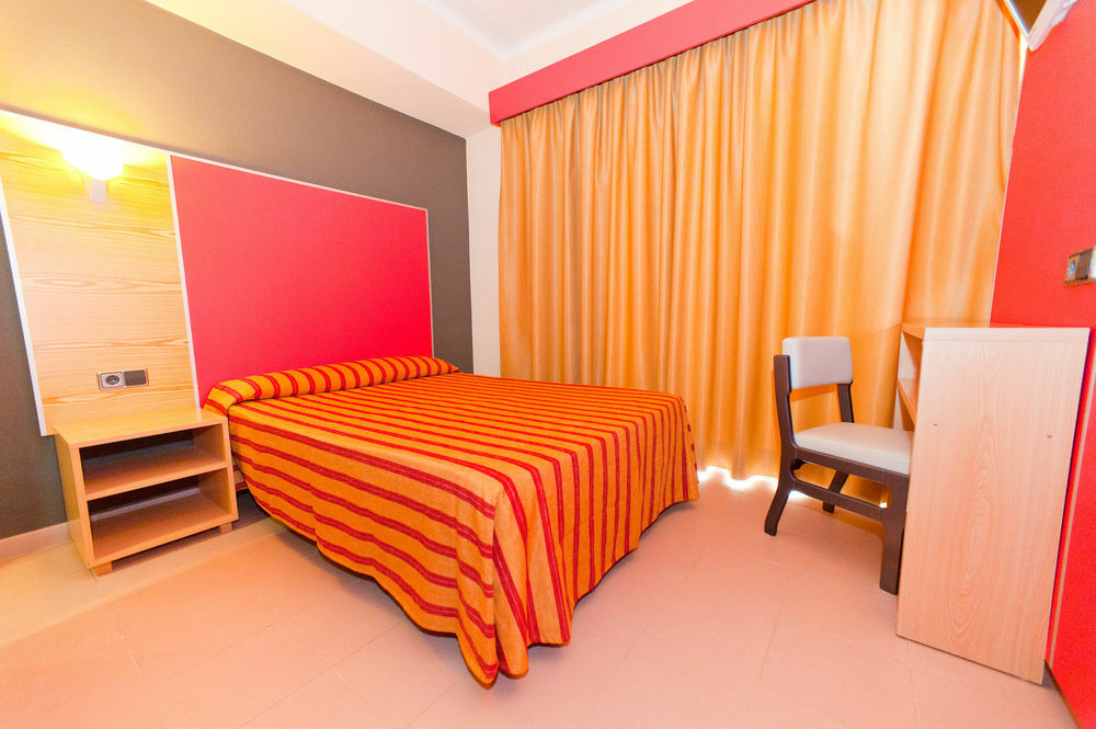 The Red Hotel By Ibiza Feeling - Adults Only Sant Antoni de Portmany Dış mekan fotoğraf